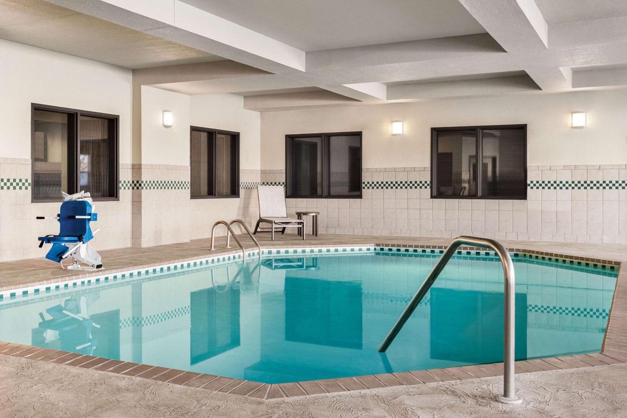 Country Inn & Suites By Radisson, St Cloud East, Mn セントクラウド エクステリア 写真