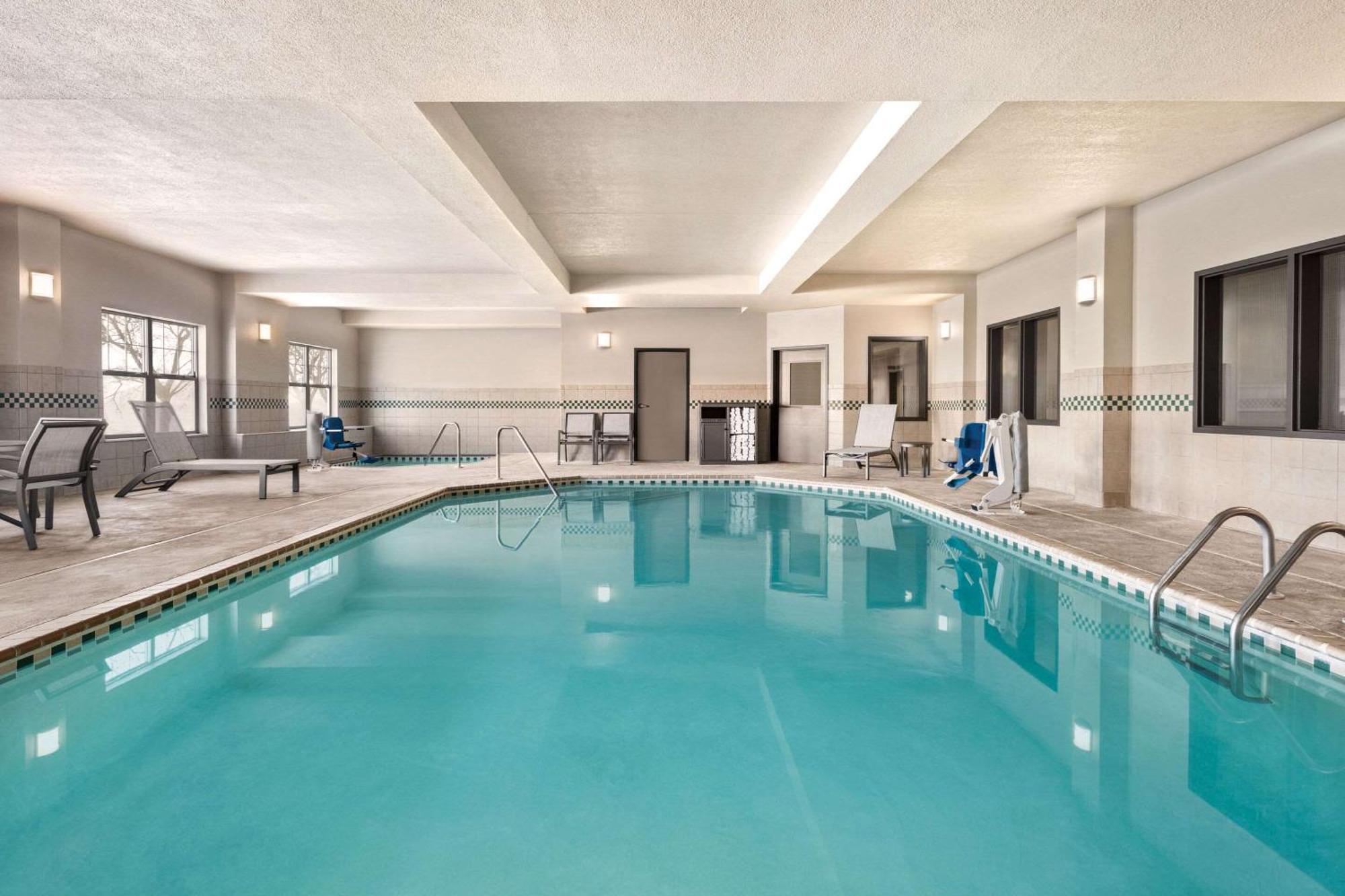 Country Inn & Suites By Radisson, St Cloud East, Mn セントクラウド エクステリア 写真